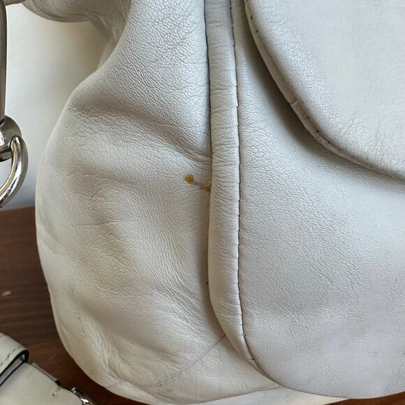 Coach White Leather Shoulder Bag with Silver Hardware Chain Detail - Picture 7 of 16